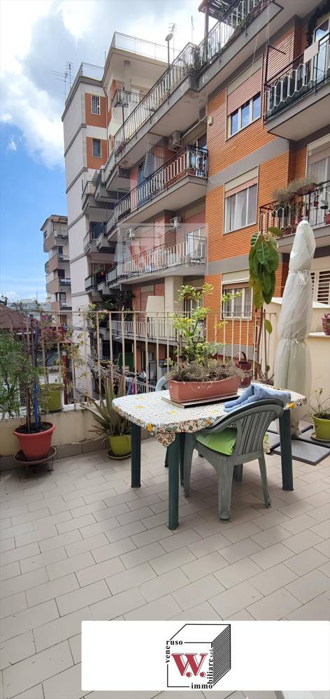 appartamento in vendita a Napoli in zona Arenella