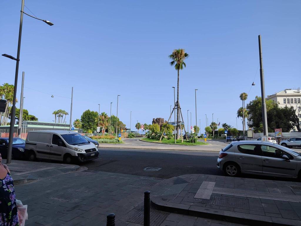 negozio in vendita a Napoli in zona Chiaia