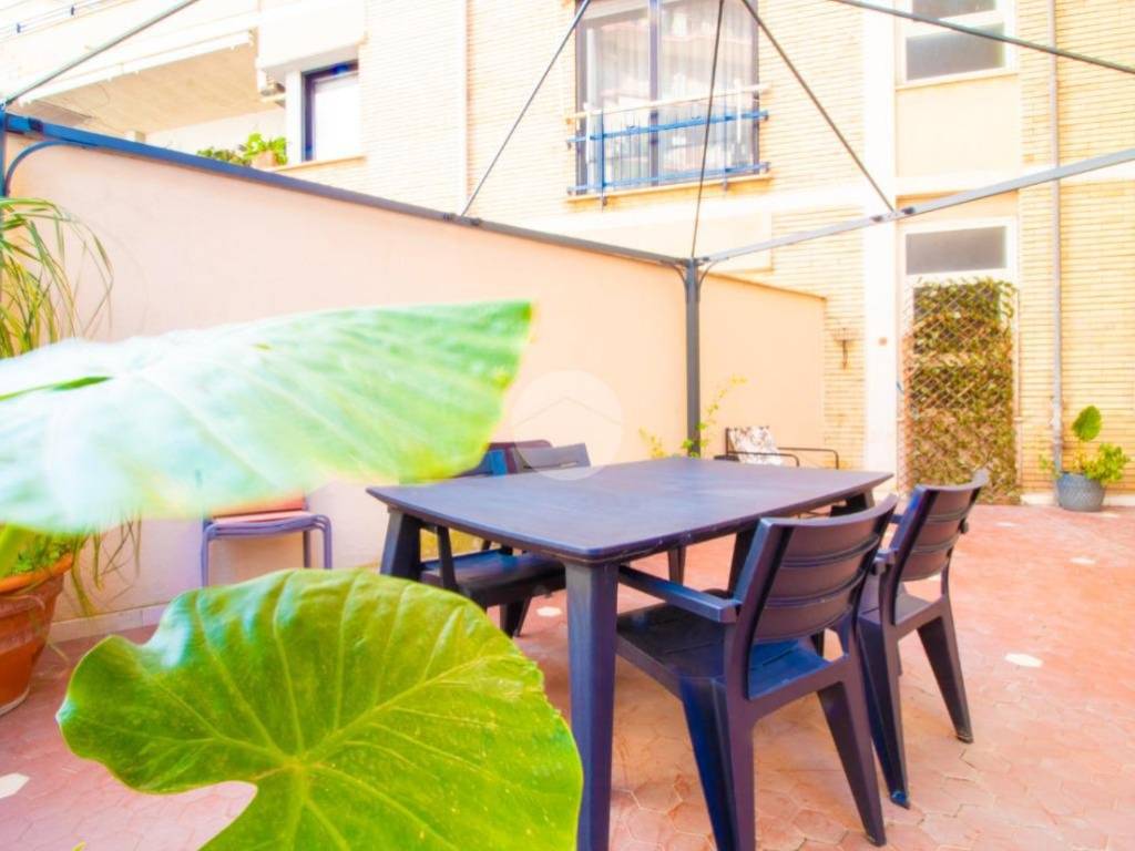 appartamento in vendita a Napoli in zona Chiaia