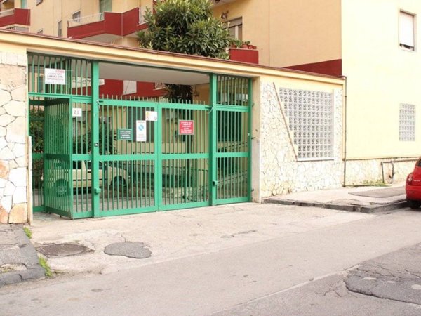appartamento in vendita a Napoli in zona Bagnoli