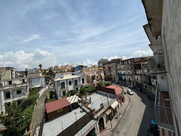 appartamento in vendita a Napoli in zona San Carlo all'Arena