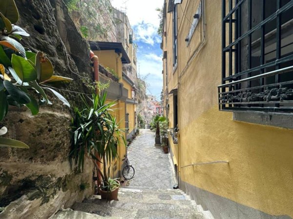 appartamento in vendita a Napoli in zona San Ferdinando