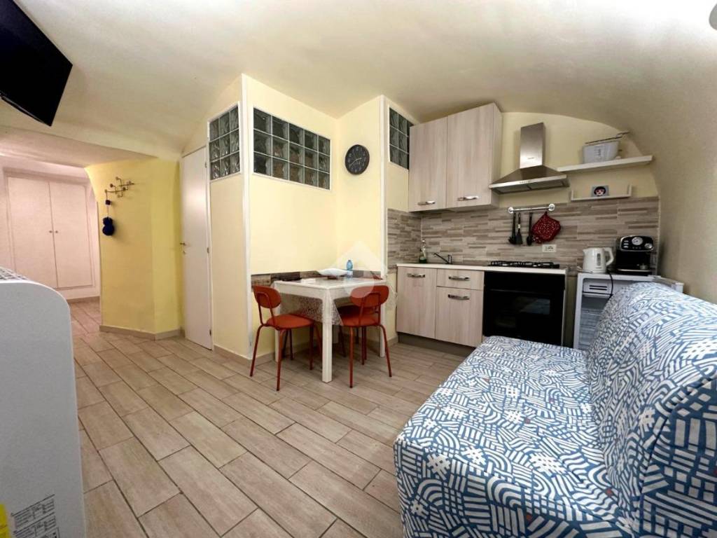 appartamento in vendita a Napoli in zona Chiaia