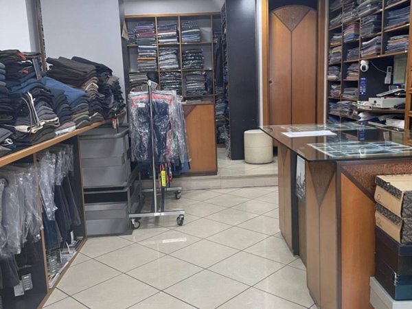 negozio in vendita a Napoli in zona Vomero