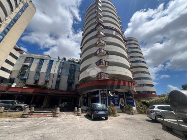 negozio in vendita a Napoli in zona Capodimonte / Colli Aminei
