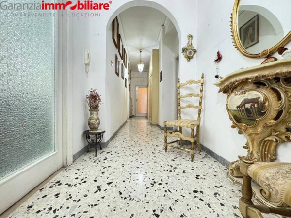 appartamento in vendita a Napoli in zona San Carlo all'Arena