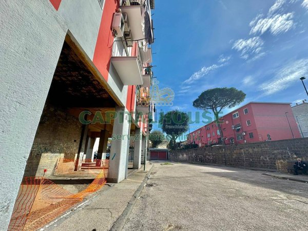 negozio in vendita a Napoli in zona Fuorigrotta