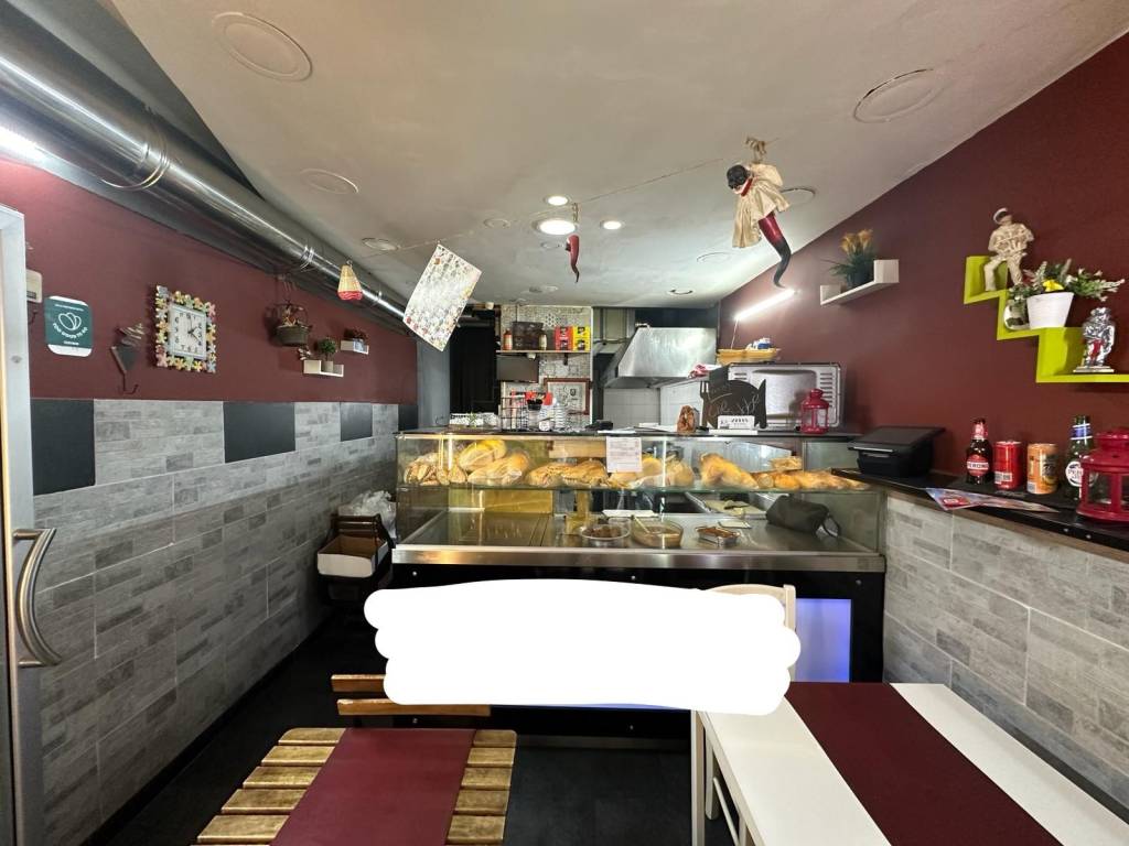 negozio in vendita a Napoli in zona San Lorenzo