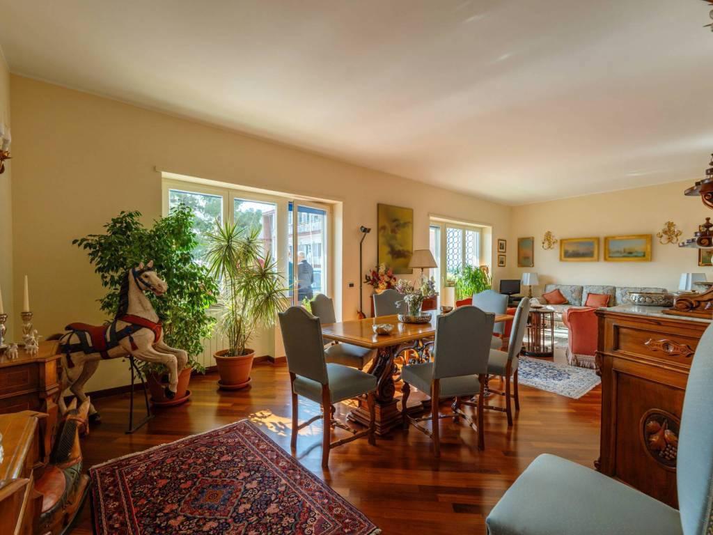 appartamento in vendita a Napoli in zona Posillipo