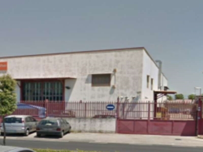 negozio in vendita a Napoli in zona Capodichino