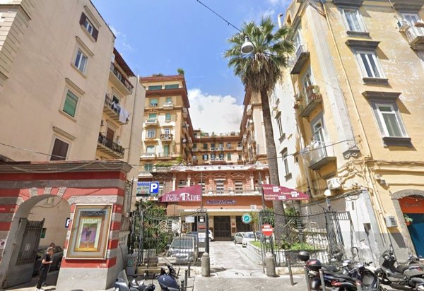 appartamento in vendita a Napoli in zona Chiaia