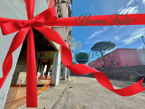 negozio in vendita a Napoli in zona Fuorigrotta