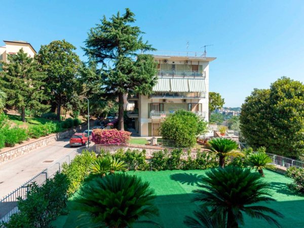 casa indipendente in vendita a Napoli in zona Capodimonte / Colli Aminei