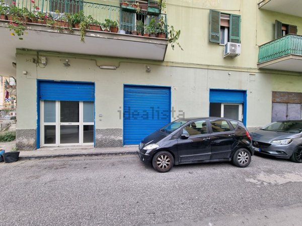 locale commerciale in vendita a Napoli in zona Fuorigrotta