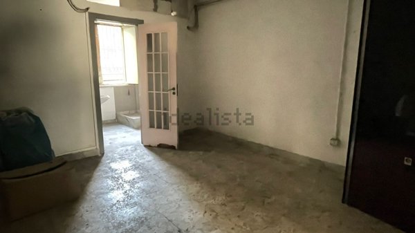 locale commerciale in vendita a Napoli in zona Marianella