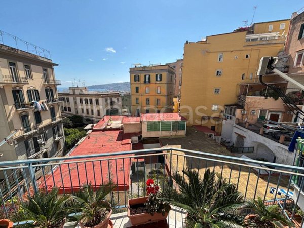 appartamento in vendita a Napoli in zona Chiaia