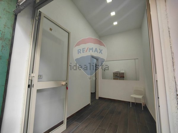 locale commerciale in vendita a Napoli in zona San Pietro a Patierno