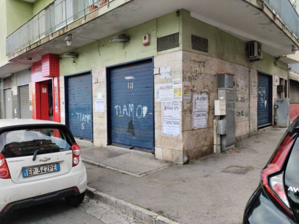 negozio in vendita a Napoli in zona Scampia