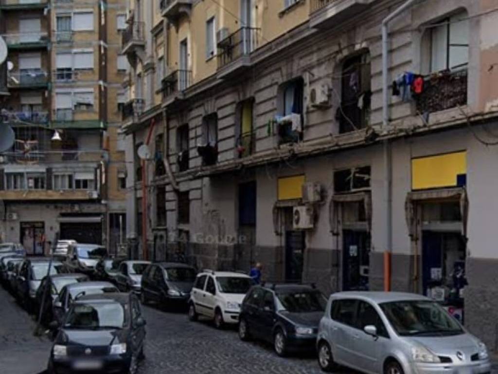 locale commerciale in vendita a Napoli in zona Pendino / San Giuseppe