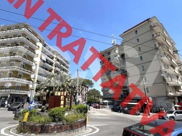 negozio in vendita a Napoli in zona Capodimonte / Colli Aminei