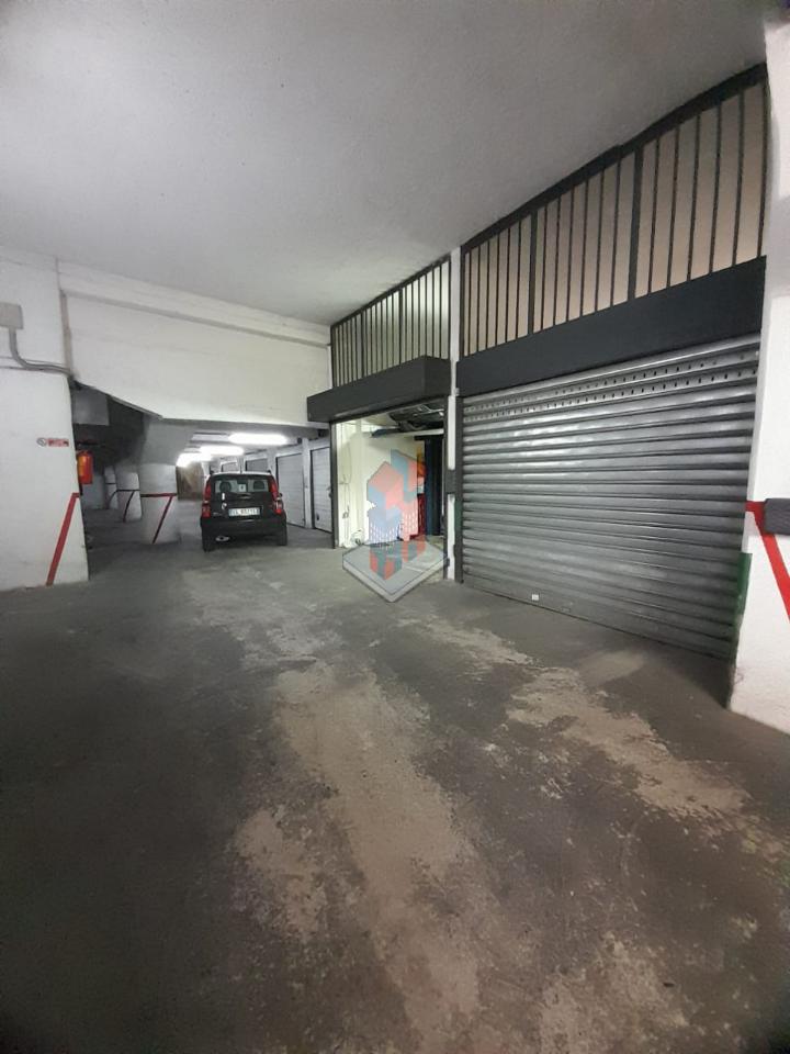 negozio in vendita a Napoli in zona Vomero