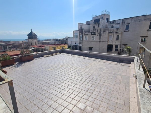 appartamento in vendita a Napoli in zona Chiaia