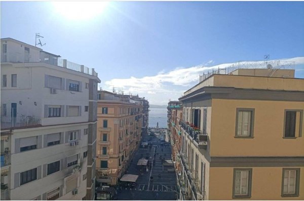 appartamento in vendita a Napoli in zona Chiaia