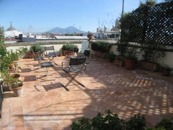 appartamento in vendita a Napoli in zona Chiaia