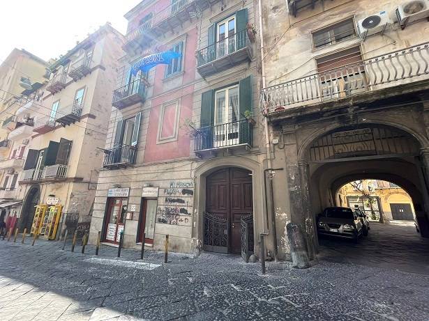 locale di sgombero in vendita a Napoli in zona Stella