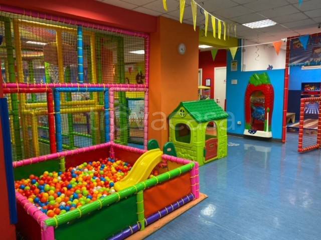 negozio in vendita a Napoli in zona Arenella