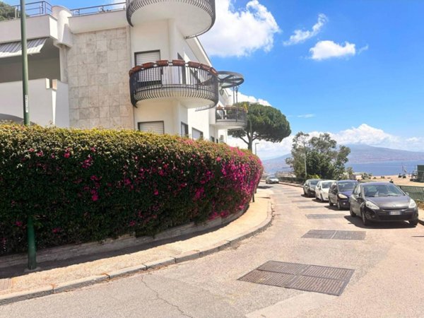 appartamento in vendita a Napoli in zona Bagnoli