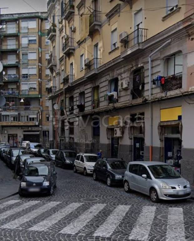 locale commerciale in vendita a Napoli in zona Pendino / San Giuseppe