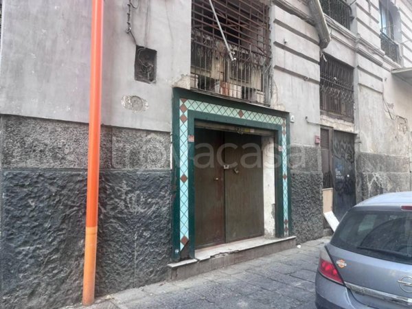 locale commerciale in vendita a Napoli in zona Pendino / San Giuseppe