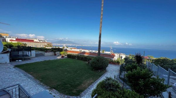 appartamento in vendita a Napoli in zona Posillipo