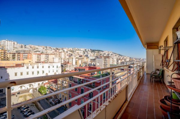 appartamento in vendita a Napoli in zona Chiaia