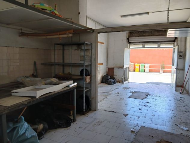 negozio in vendita a Napoli in zona Pianura
