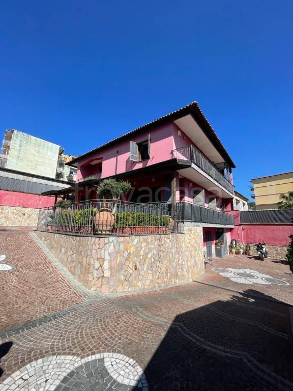 casa indipendente in vendita a Napoli in zona Bagnoli
