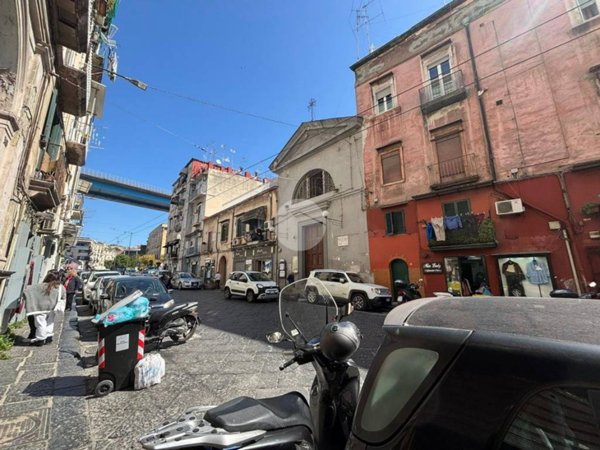 negozio in vendita a Napoli in zona Stella