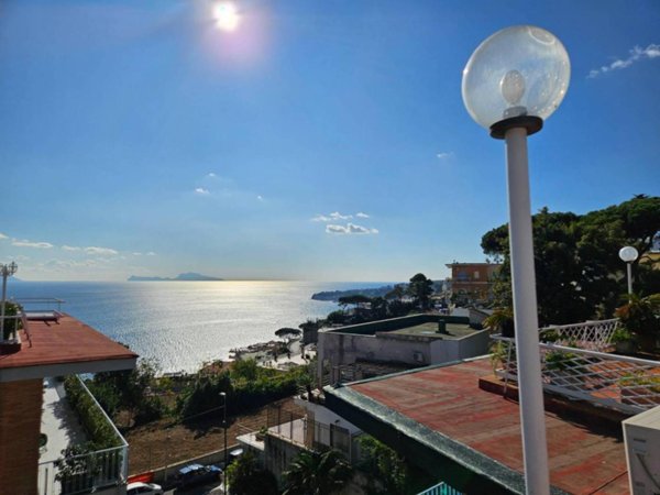 appartamento in vendita a Napoli in zona Bagnoli