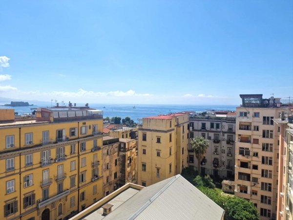appartamento in vendita a Napoli in zona Chiaia