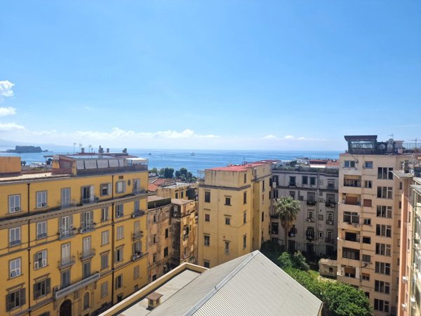 appartamento in vendita a Napoli in zona Chiaia