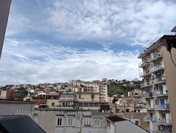 appartamento in vendita a Napoli in zona Chiaia