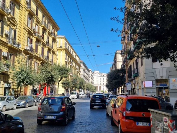 negozio in vendita a Napoli in zona Pendino / San Giuseppe