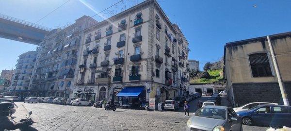 appartamento in vendita a Napoli in zona San Carlo all'Arena