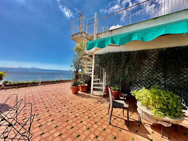 appartamento in vendita a Napoli in zona Posillipo
