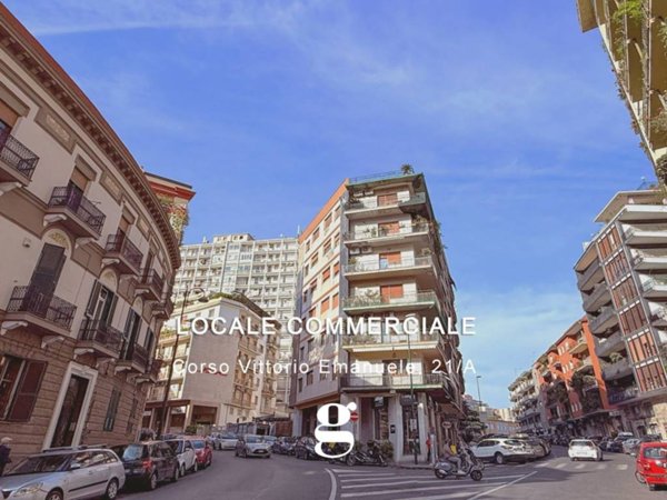 negozio in vendita a Napoli in zona Chiaia