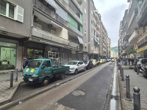 ufficio in vendita a Napoli in zona Soccavo