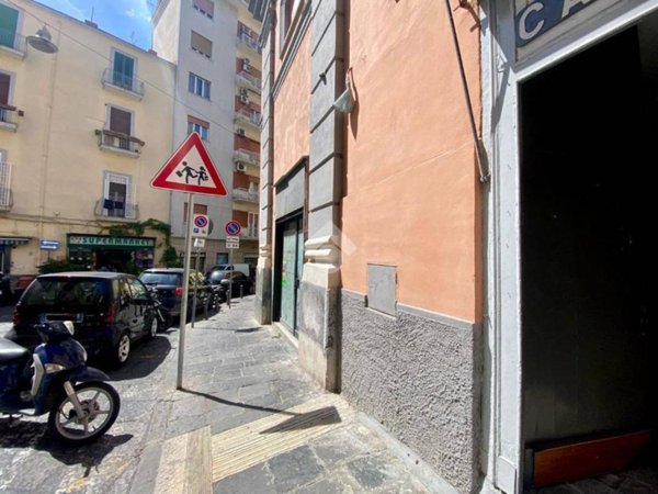 negozio in vendita a Napoli in zona Chiaia