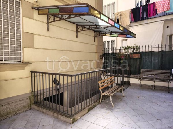 appartamento in vendita a Napoli in zona Chiaia