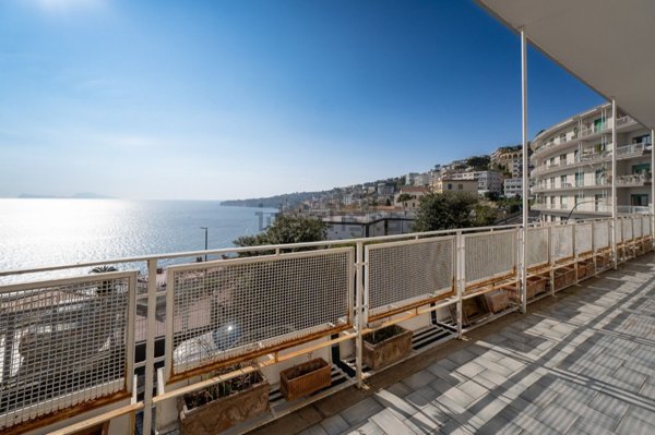 appartamento in vendita a Napoli in zona Chiaia